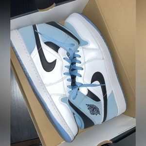 Jordan 1 white ice mid’s size 10.5 worn once. Box still perfect